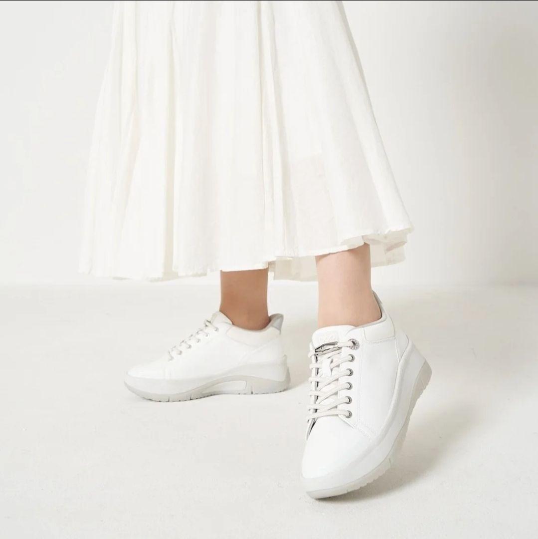 fitfit 新品23.5cm ◆撥水ハンズフリースニーカ(ホワイト)