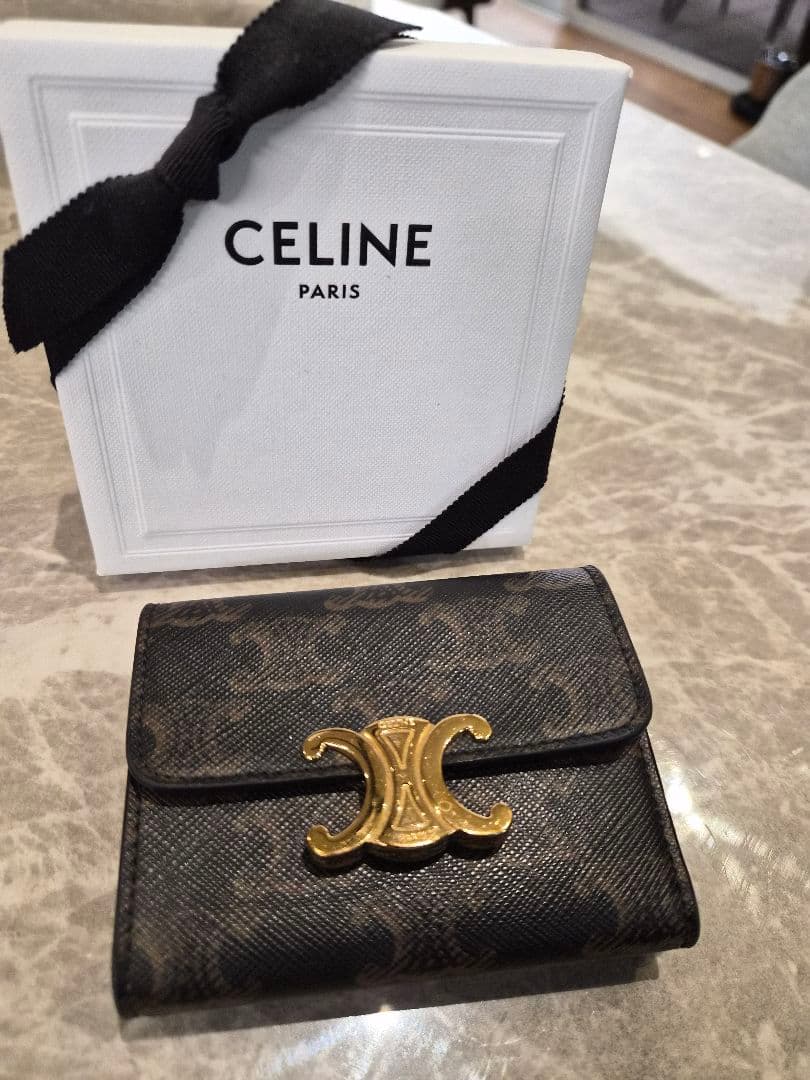 CELINE 三つ折り財布 美