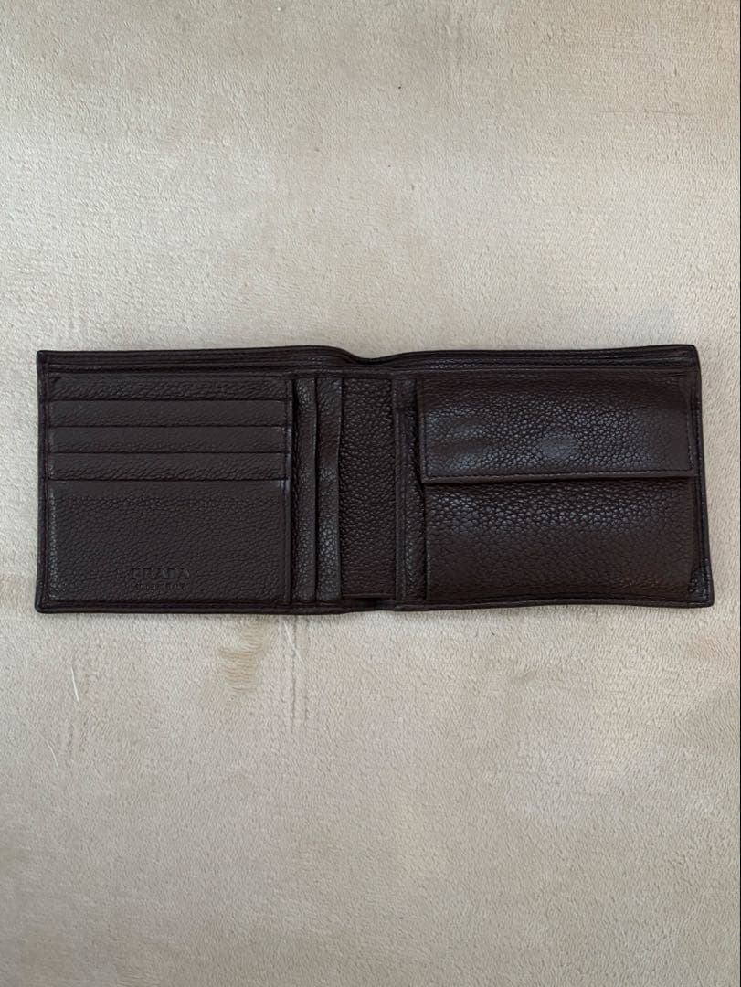 PRADA ダークブラウン 二つ折り財布