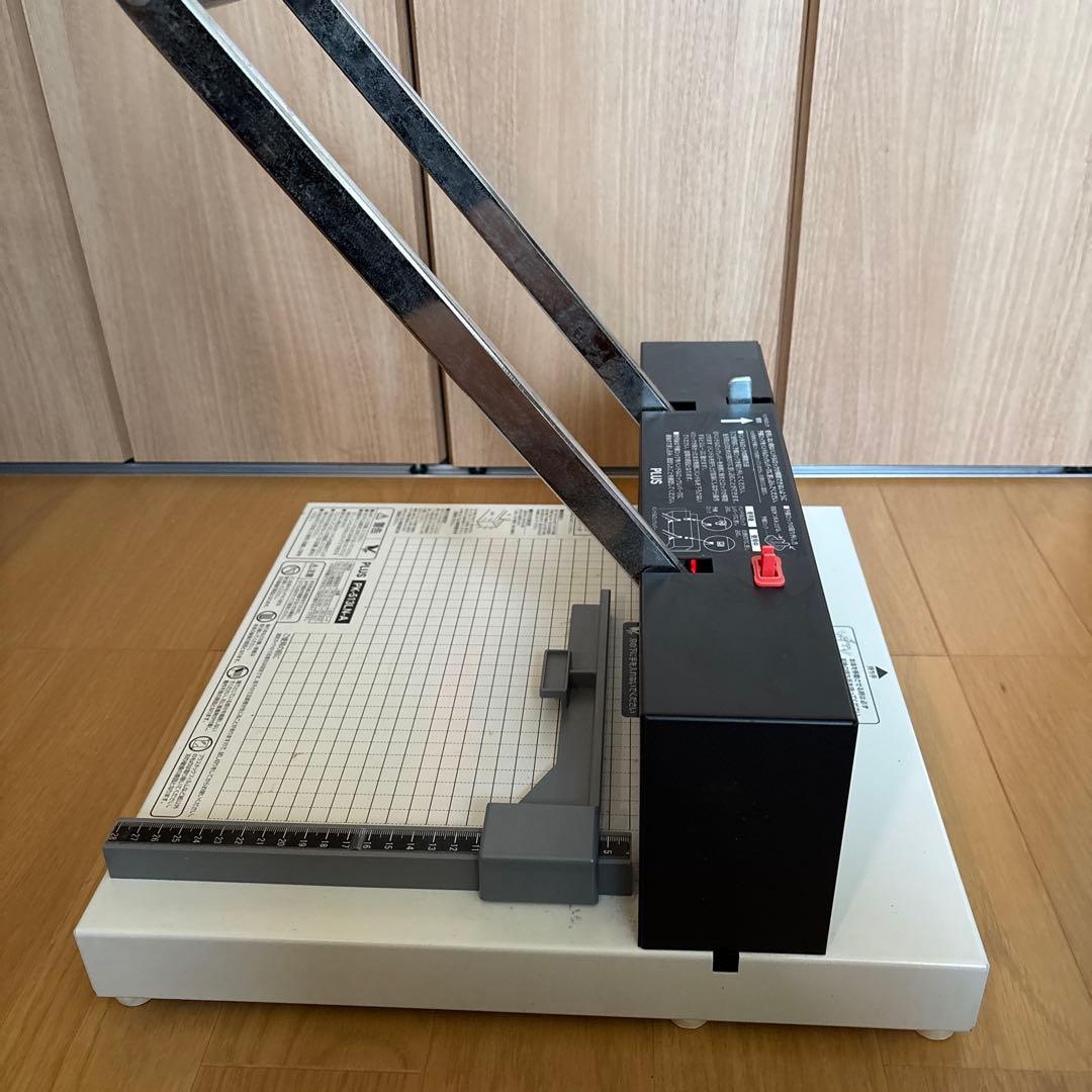 裁断機　PLUS PK-513LN-A