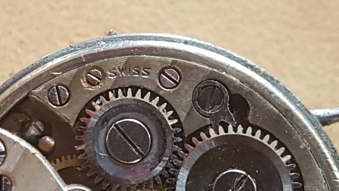 AKa6837　ＳＷＩＳＳ１５ＪＥＷＥＬＳ３ＡＤＪ　ＤＥＡＲ　古い腕時計ジャンク