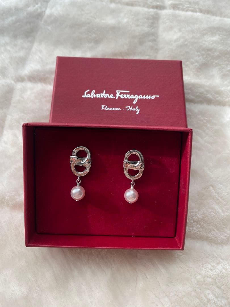 [値下げ]FERRAGAMO フェラガモ ANA機内販売限定 ピアス