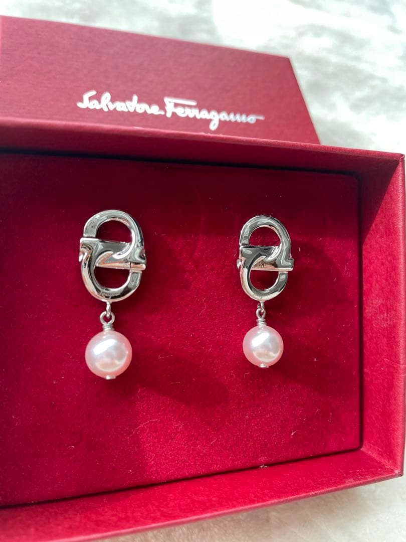 [値下げ]FERRAGAMO フェラガモ ANA機内販売限定 ピアス