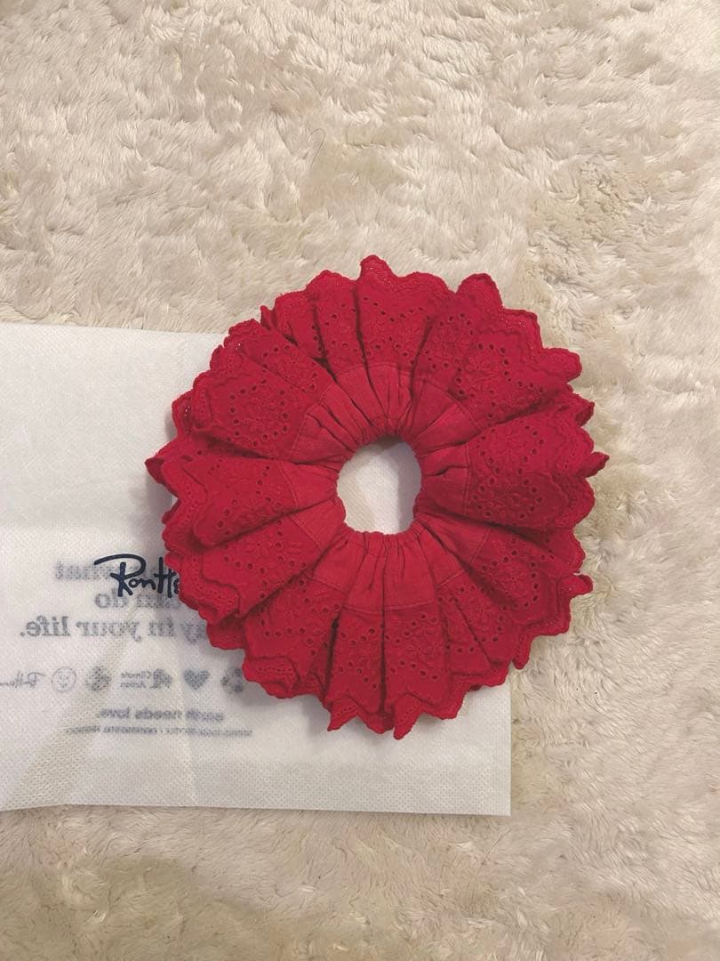 GOOD SQUISH フリル赤シュシュ ronherman