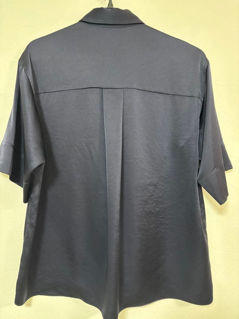 ロワン　loin 井川遥　サテンボタンシャツ