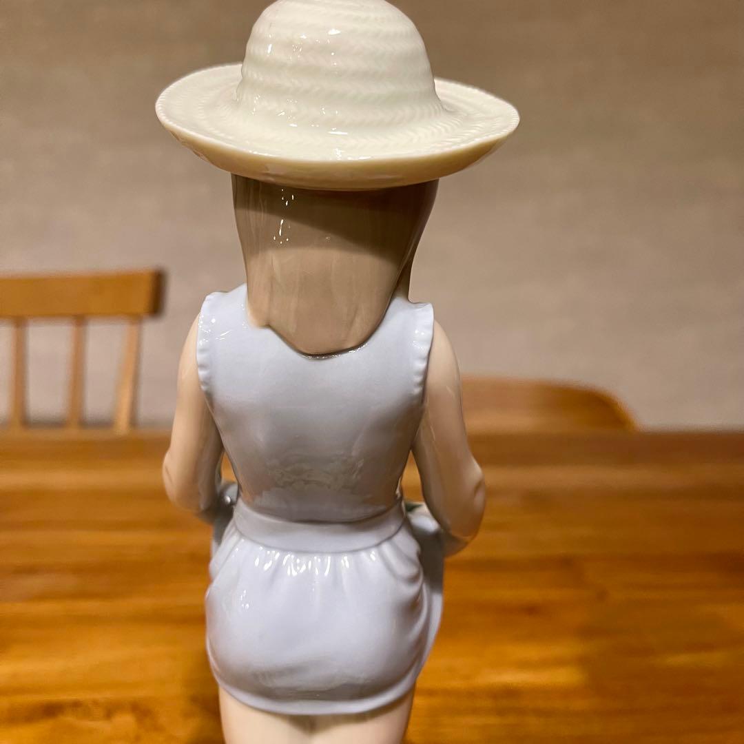 リヤドロ LLADRO スカートに花いっぱい フィギュリン 少女