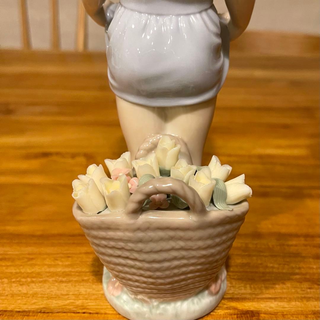 リヤドロ LLADRO スカートに花いっぱい フィギュリン 少女
