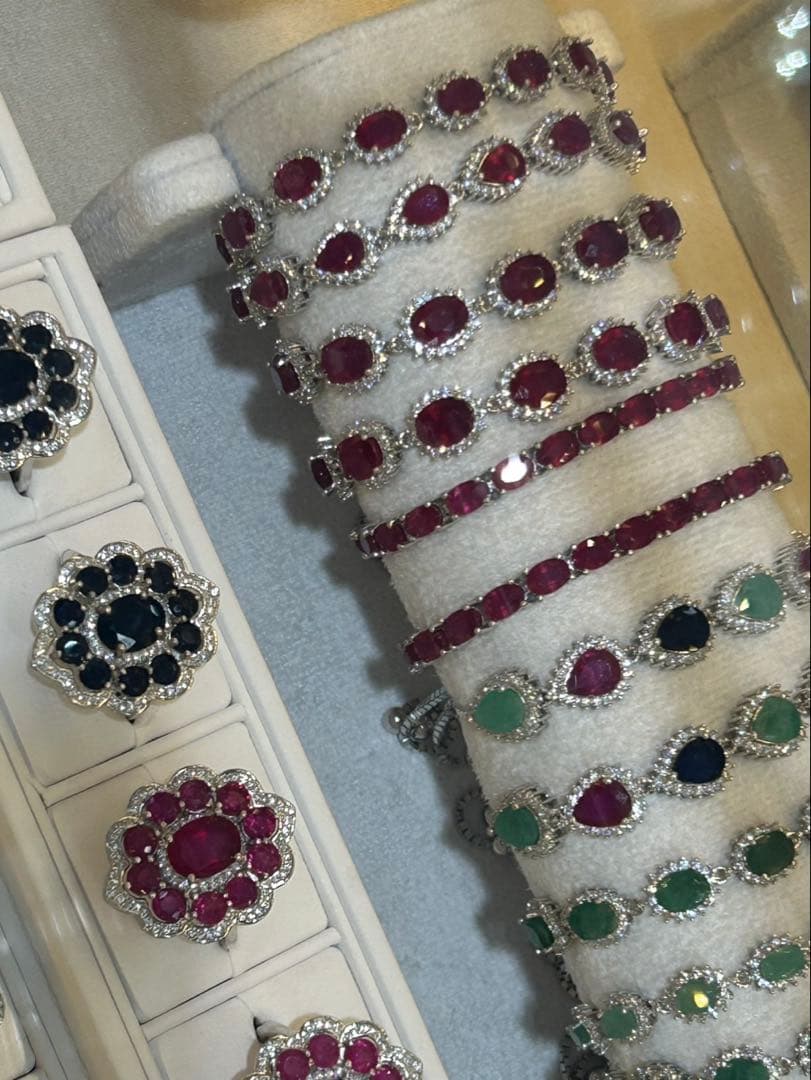 ひろ❣️お取り置き　大粒天然ルビーカボション＆エメラルドブレスレット