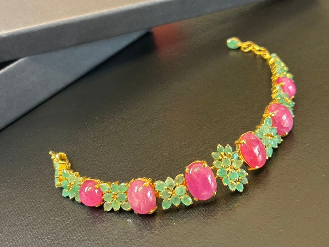 ひろ❣️お取り置き　大粒天然ルビーカボション＆エメラルドブレスレット