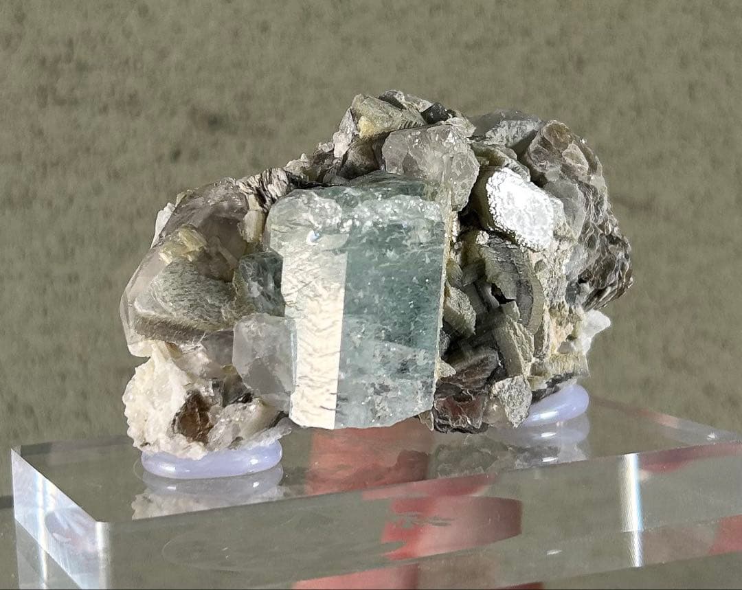 透明鉱石 アクリル台座付き 原石