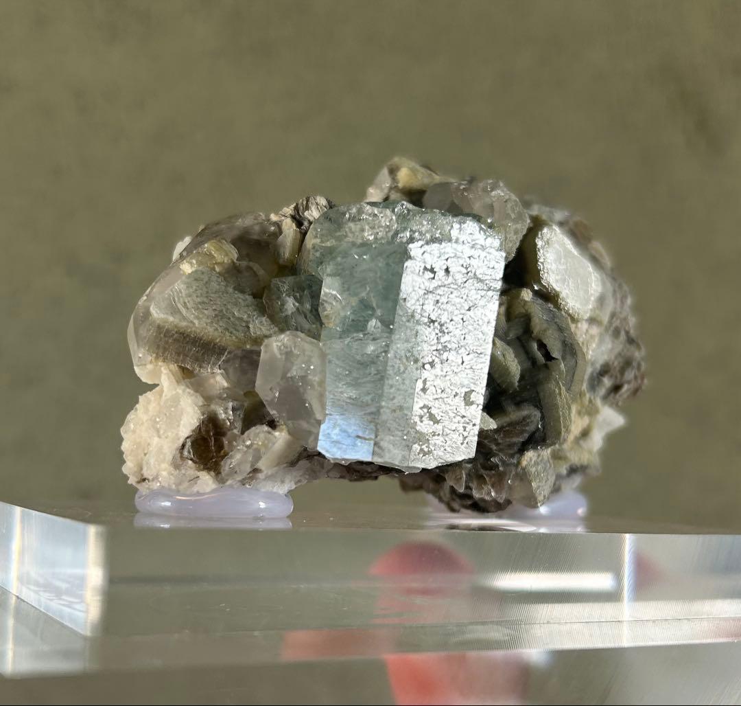 透明鉱石 アクリル台座付き 原石