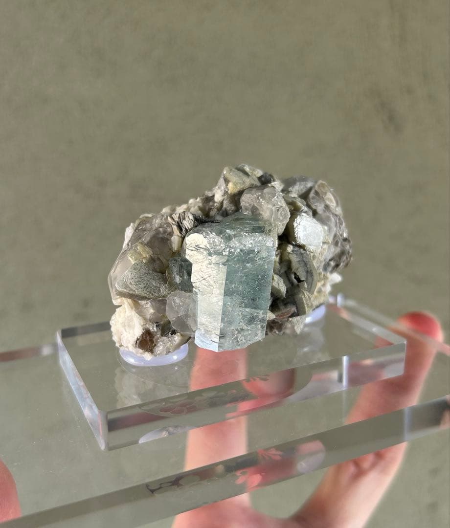 透明鉱石 アクリル台座付き 原石