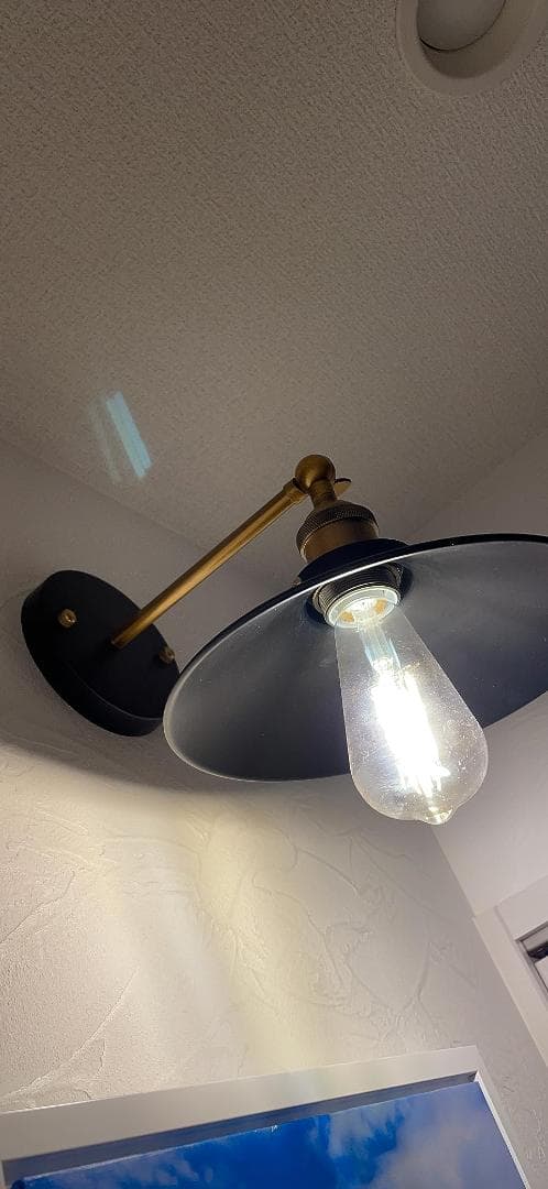 アンティークのスタイル　魅力的なデザイン　ウォールランプ