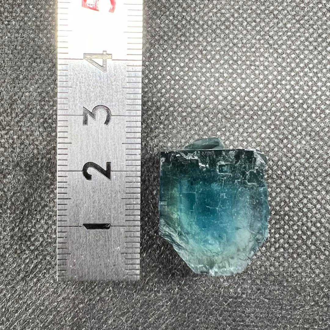 ヤオガンシャン産　「深藍色」グリーンフローライト　ライトグリーンウィンドウ