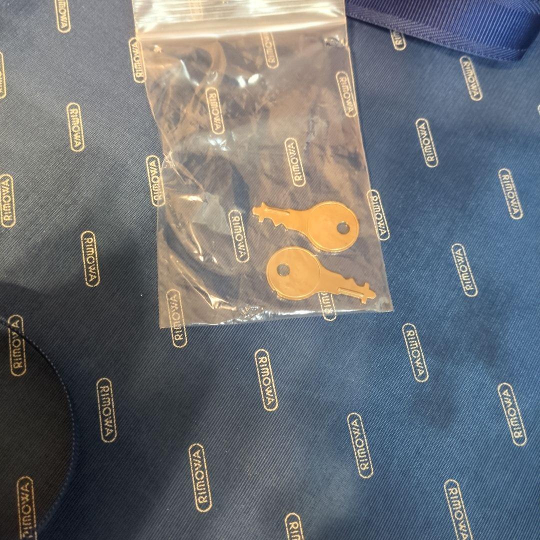 リモワ サルサ 4輪 アルミ スーツケース