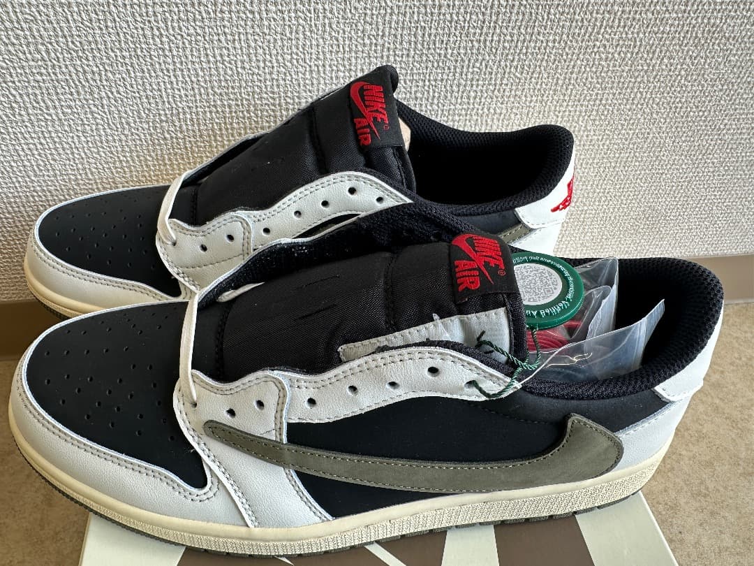 NIKE スニーカー 黒/白/グレー 予備靴ひも付き