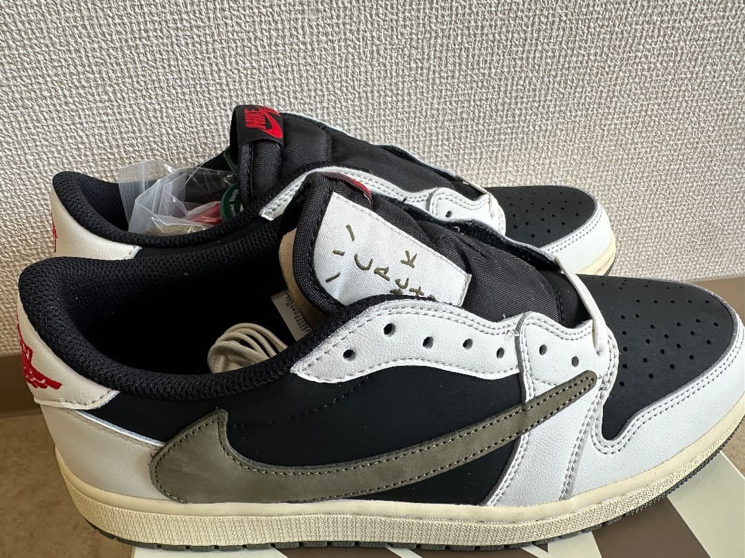 NIKE スニーカー 黒/白/グレー 予備靴ひも付き