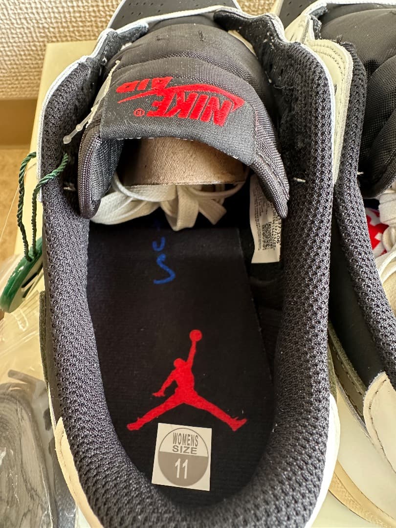 NIKE スニーカー 黒/白/グレー 予備靴ひも付き