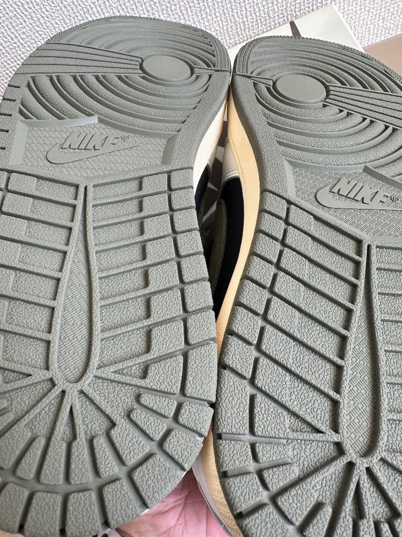 NIKE スニーカー 黒/白/グレー 予備靴ひも付き