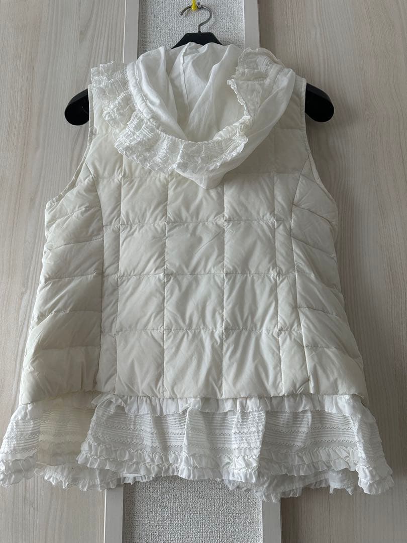 ピンクハウスフリル付きダウンベスト