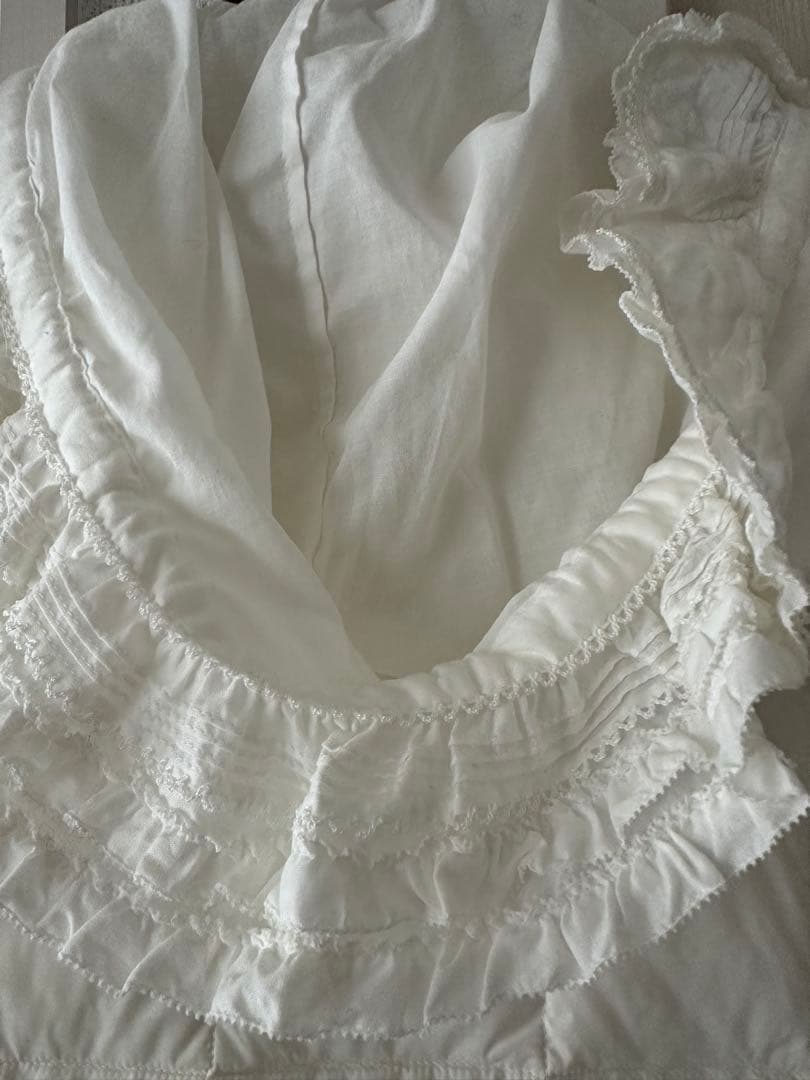 ピンクハウスフリル付きダウンベスト