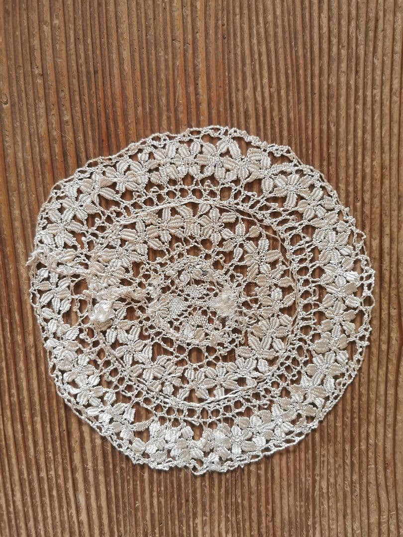 アンティークイタリア マルチーズレース 黄金色の絹糸ボビン編み 19㎝ドイリーβ