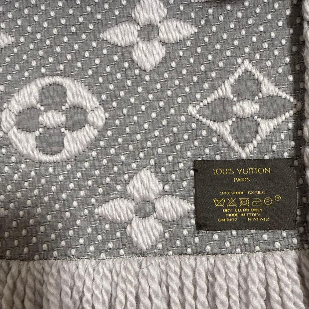 LOUIS VUITTON マフラー　ライトグレー