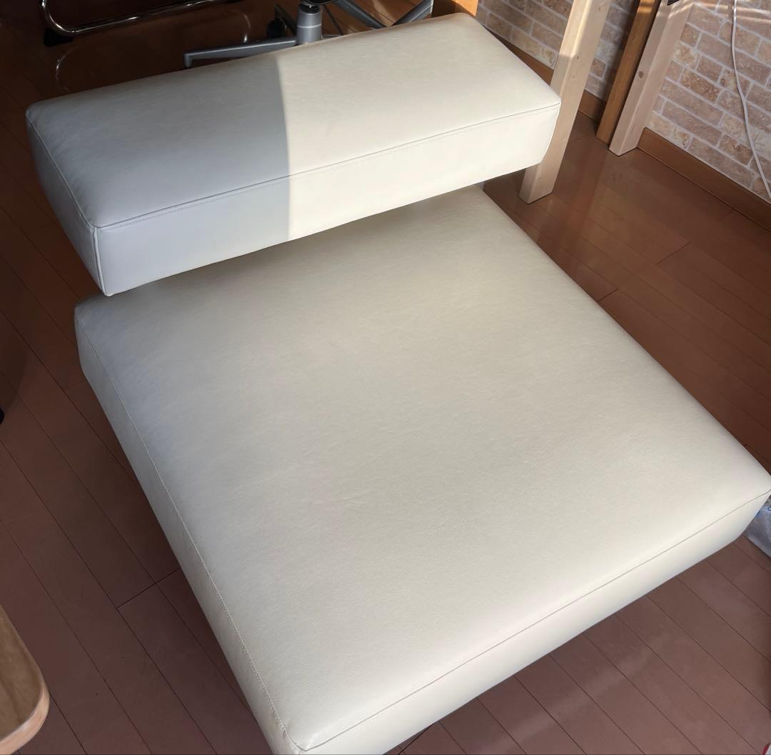 2/8まで　センプレ　フローティングソファSEMPRE ホワイトレザー　1人掛け