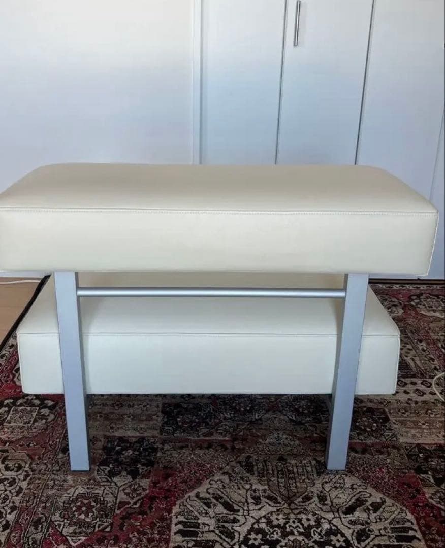 2/8まで　センプレ　フローティングソファSEMPRE ホワイトレザー　1人掛け