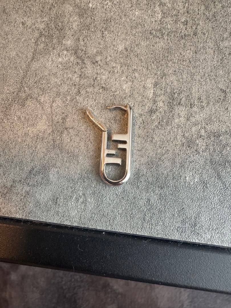 FENDI オーロックピアス　片耳