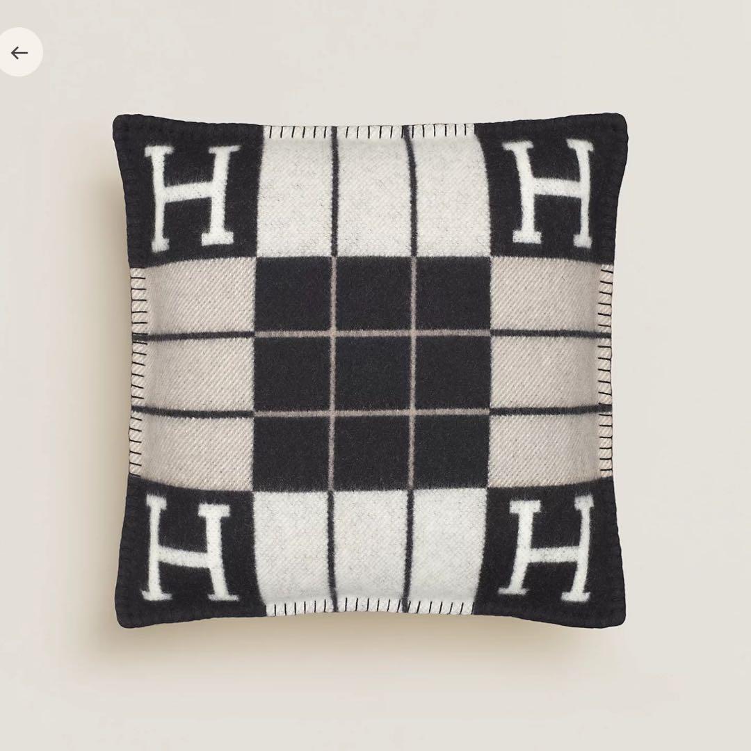 エルメス クッション アヴァロン ホーム 家具 黒 ブラック 白