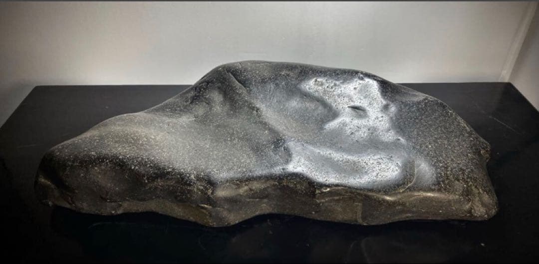 6952 瀬田川真黒石 ウブ 横47(cm)重量:12kg 水石 盆石