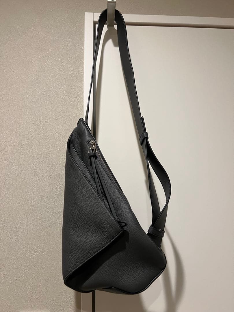 LOEWE ボディバッグ メンズ　アントンスリング　グレー