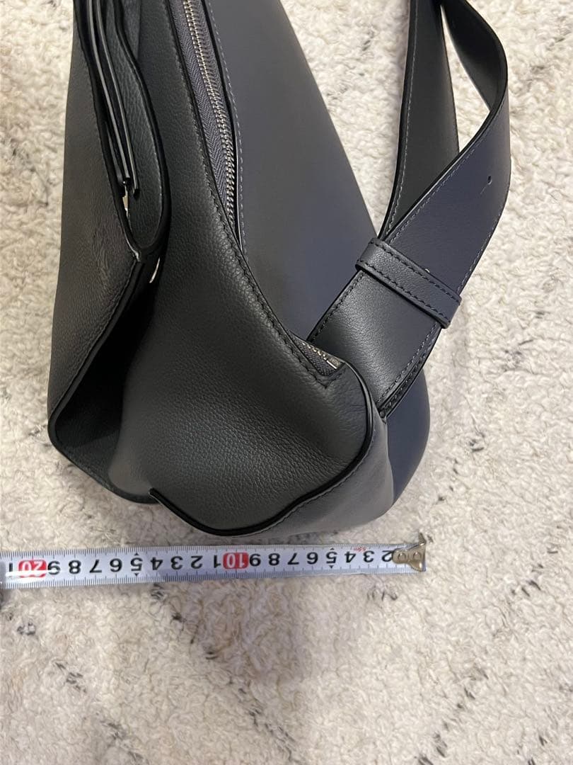 LOEWE ボディバッグ メンズ　アントンスリング　グレー