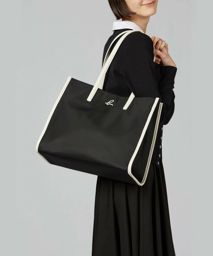 未使用　最終値下げ　黒のナイロントートバッグ