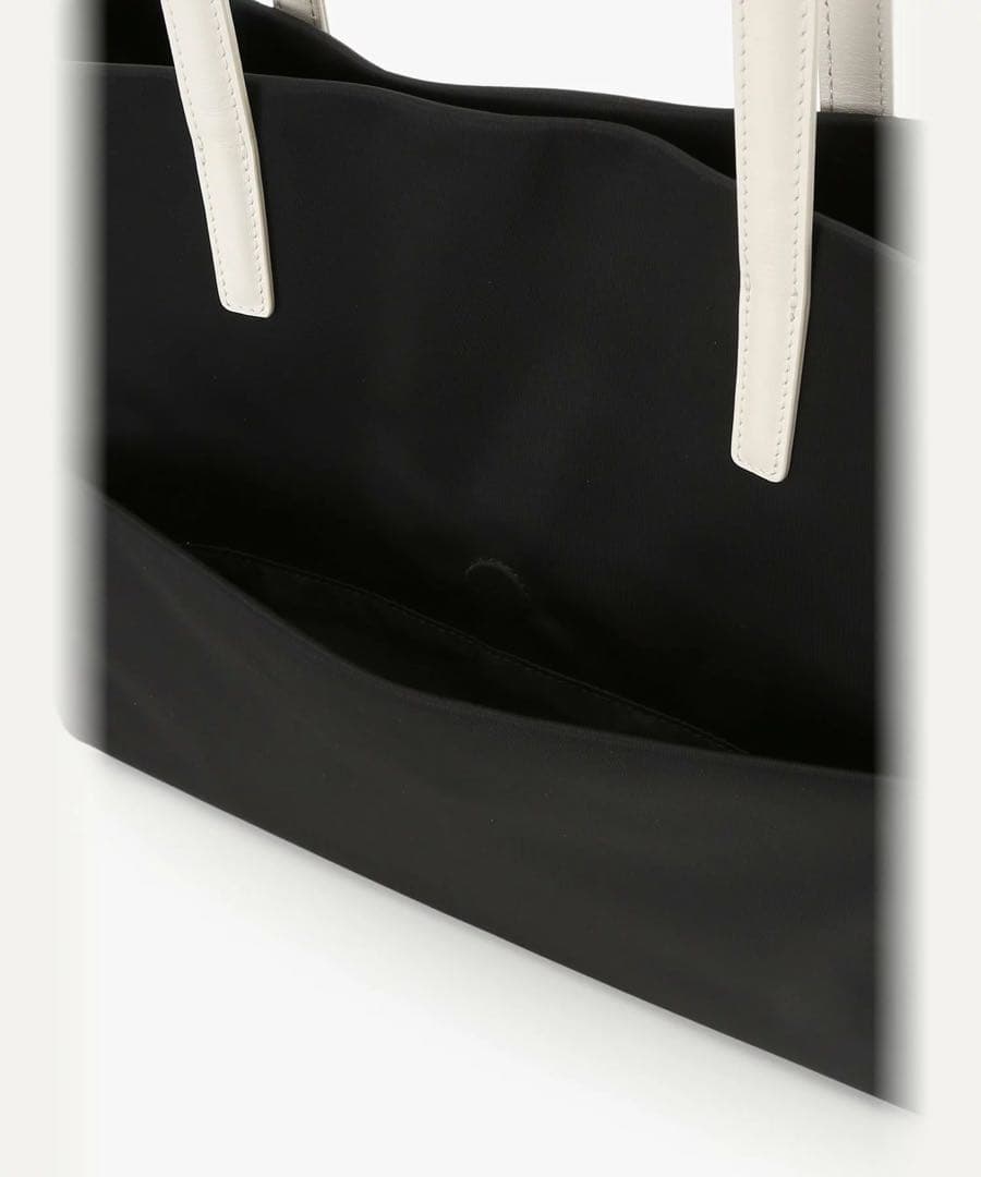 未使用　最終値下げ　黒のナイロントートバッグ