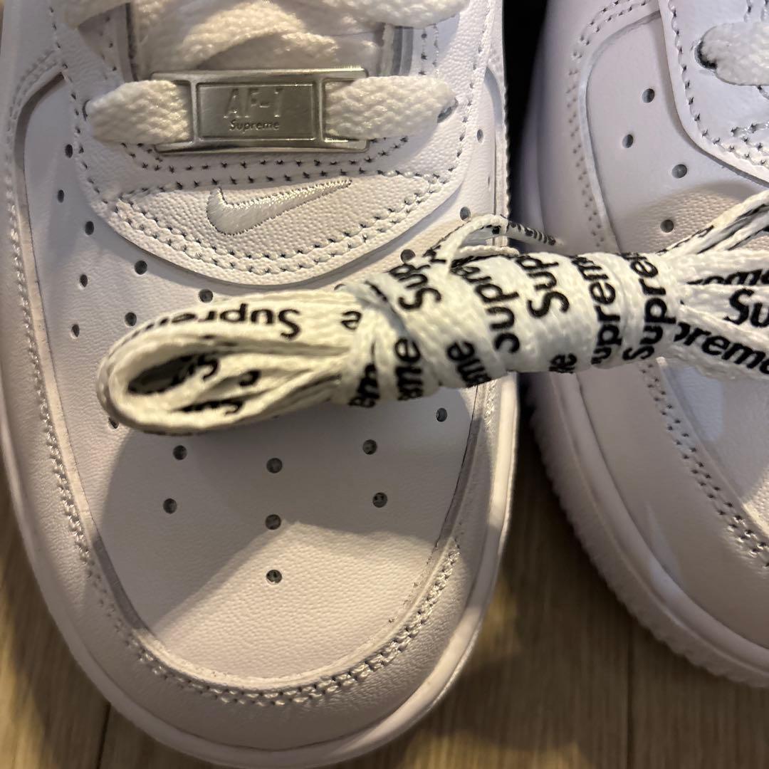 Nike Air Force 1 Supreme ホワイト/ブラック