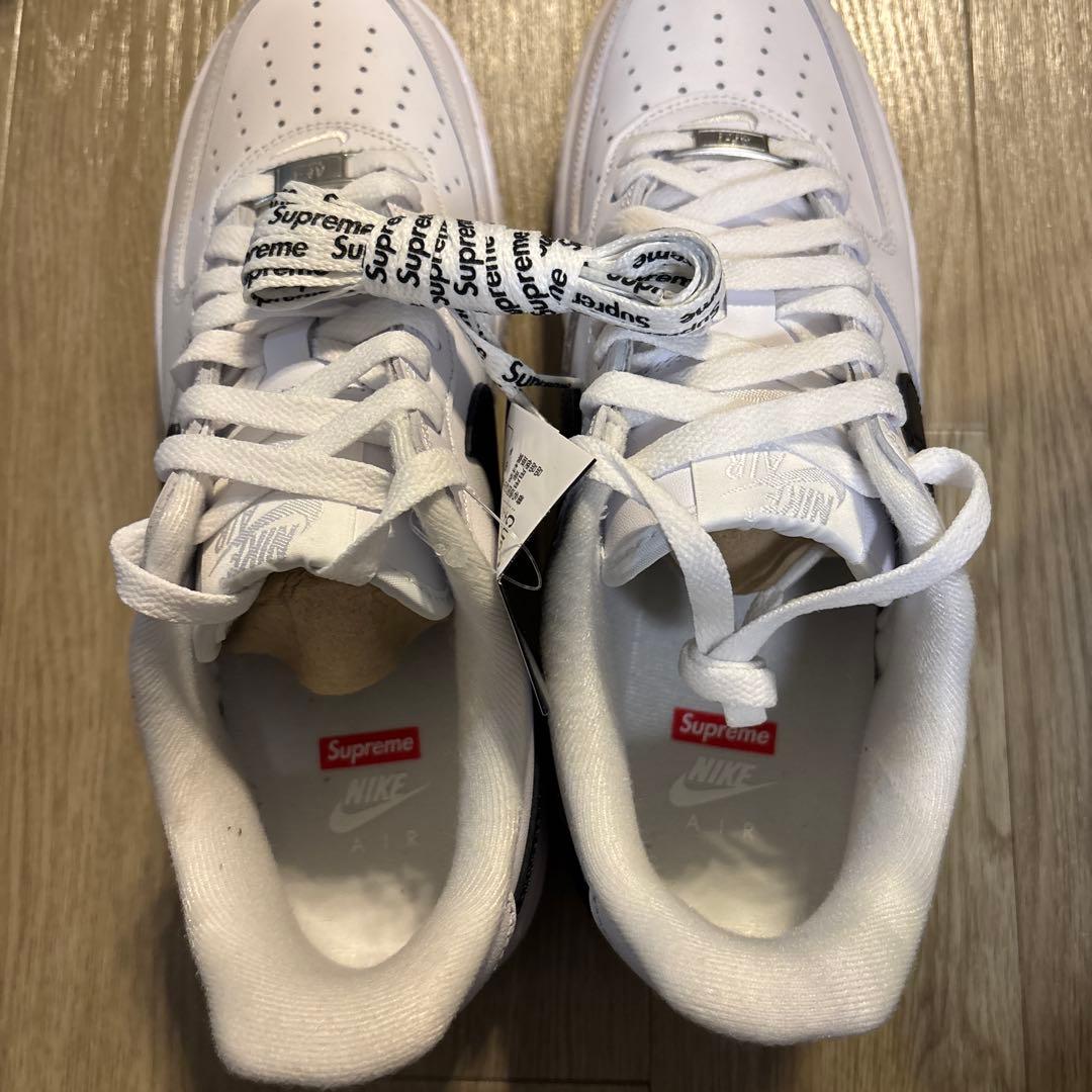 Nike Air Force 1 Supreme ホワイト/ブラック