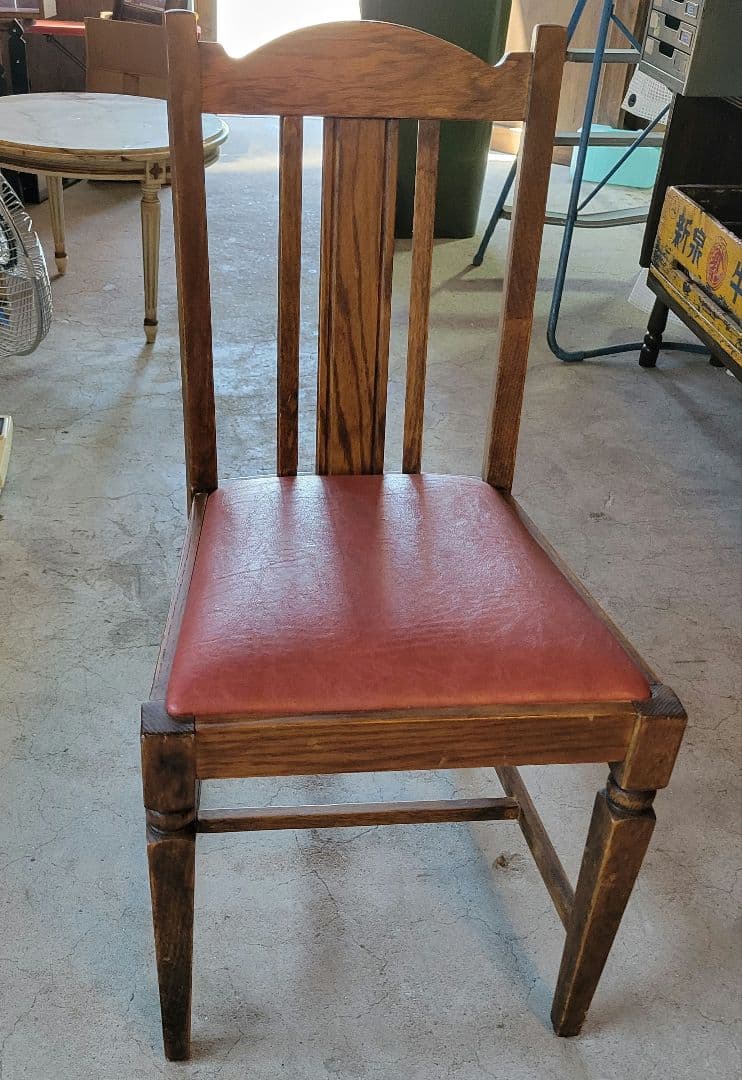 アンティーク　古いレトロな椅子