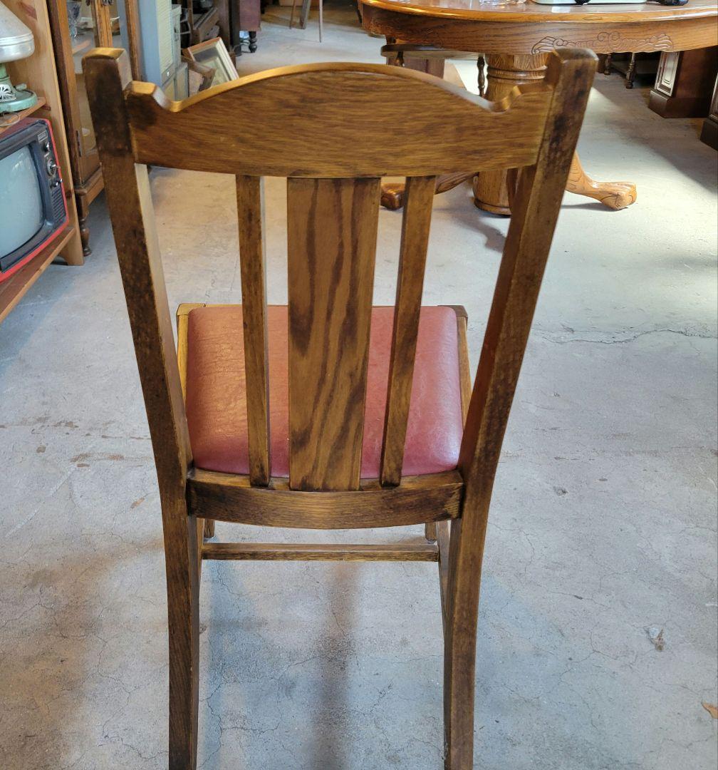 アンティーク　古いレトロな椅子