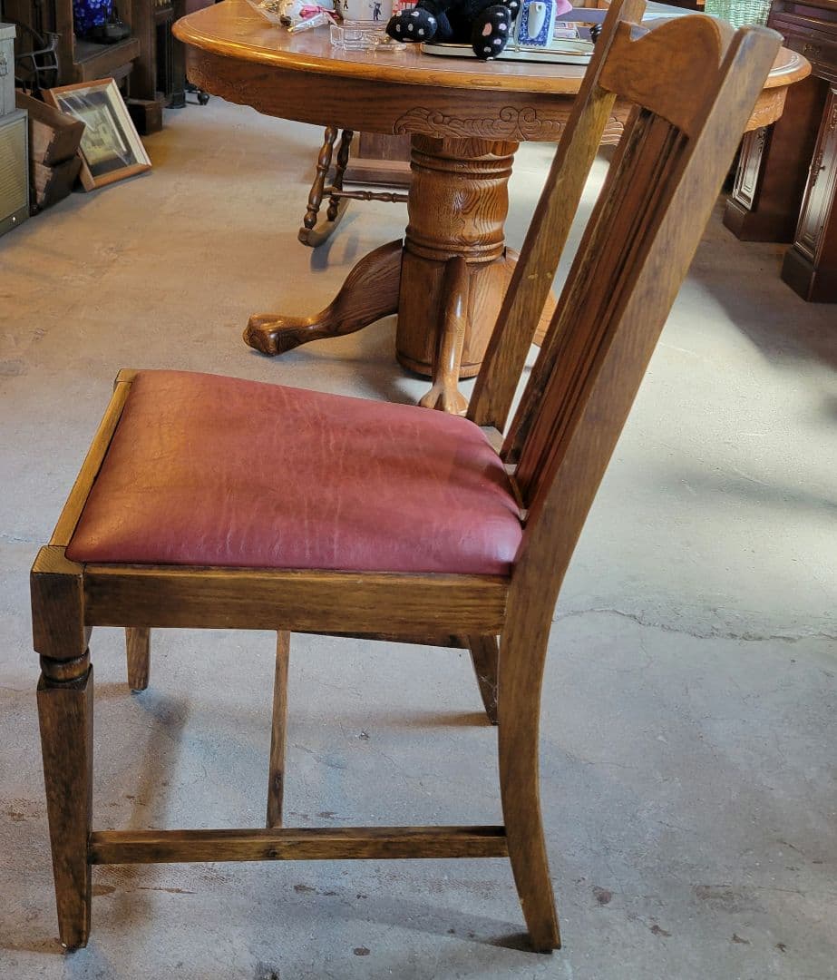 アンティーク　古いレトロな椅子