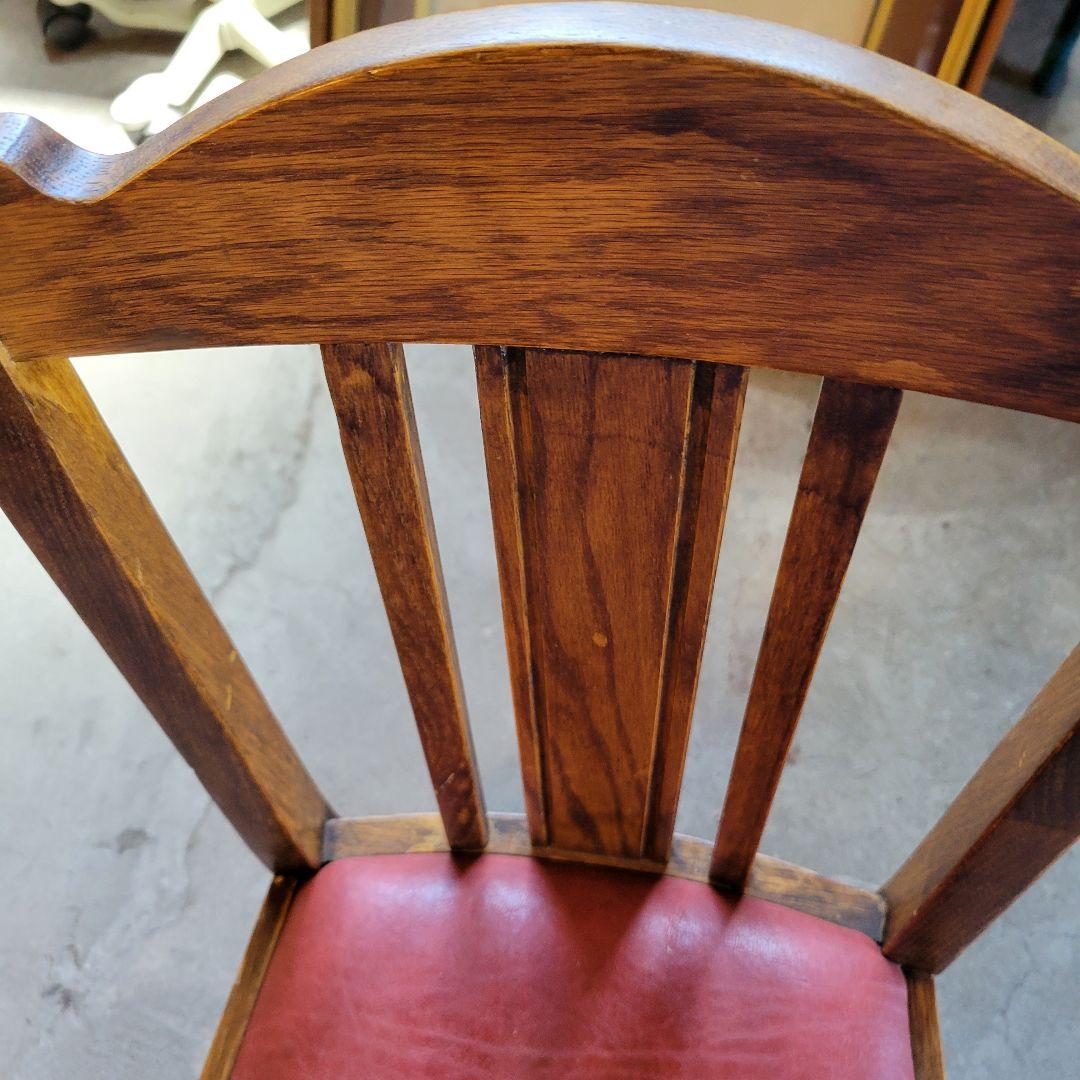 アンティーク　古いレトロな椅子