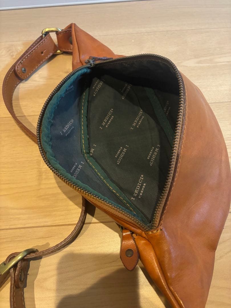 I MEDICI ラージファニーウエストバッグ　イタリア製レザー ボディバッグ