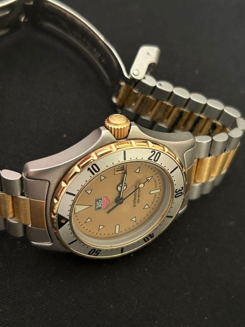 タグ・ホイヤー ダイバーズウォッチ プロフェッショナル200. 稼働中