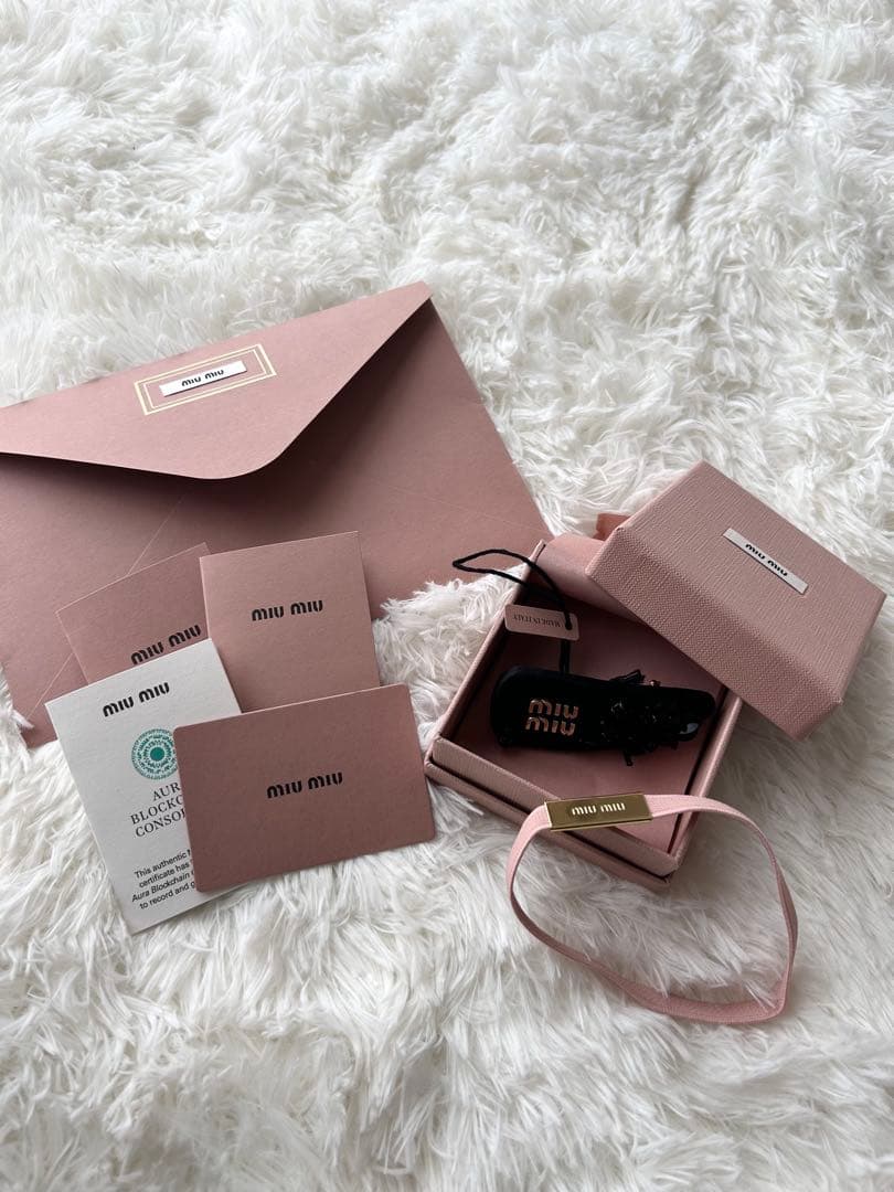 【正規品】大幅値引き可能 miumiu ヘアクリップ ヘアピン 猫の巾着袋付き