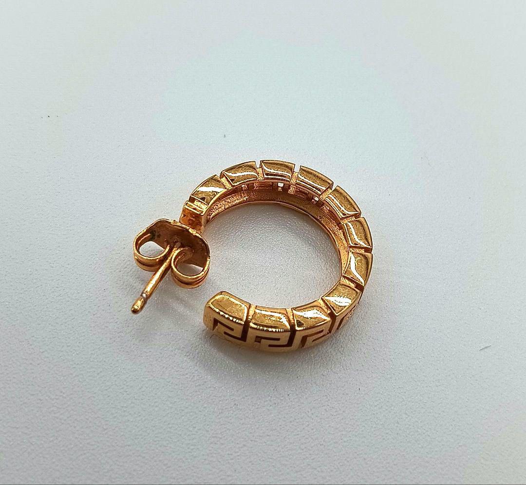 VERSACE フープピアス　グルカ　片耳用　ゴールドカラー　ロゴ