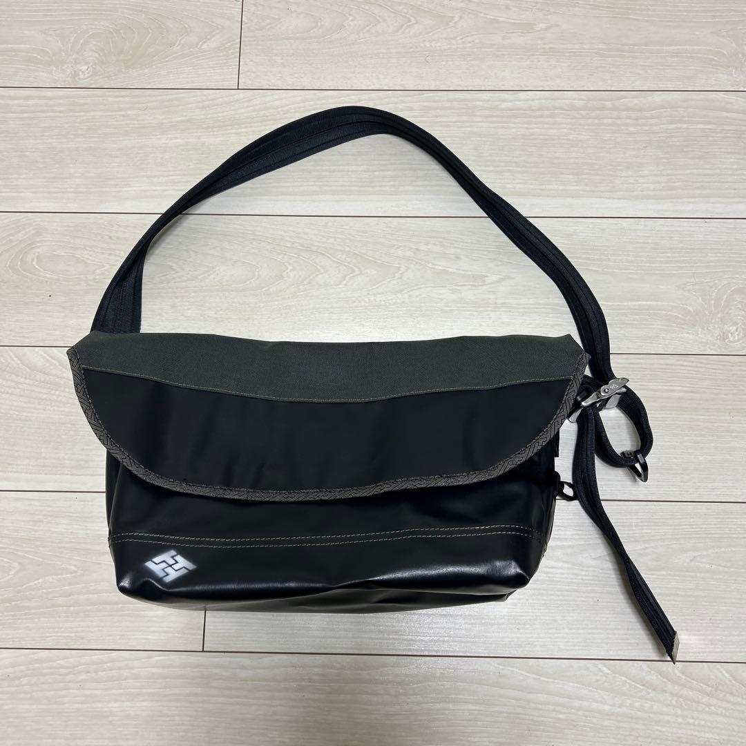 RESISTANT メッセンジャーバッグ/ ルポライダー