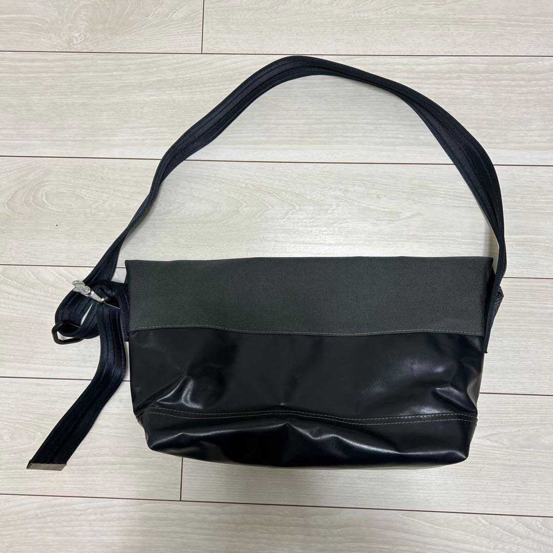 RESISTANT メッセンジャーバッグ/ ルポライダー