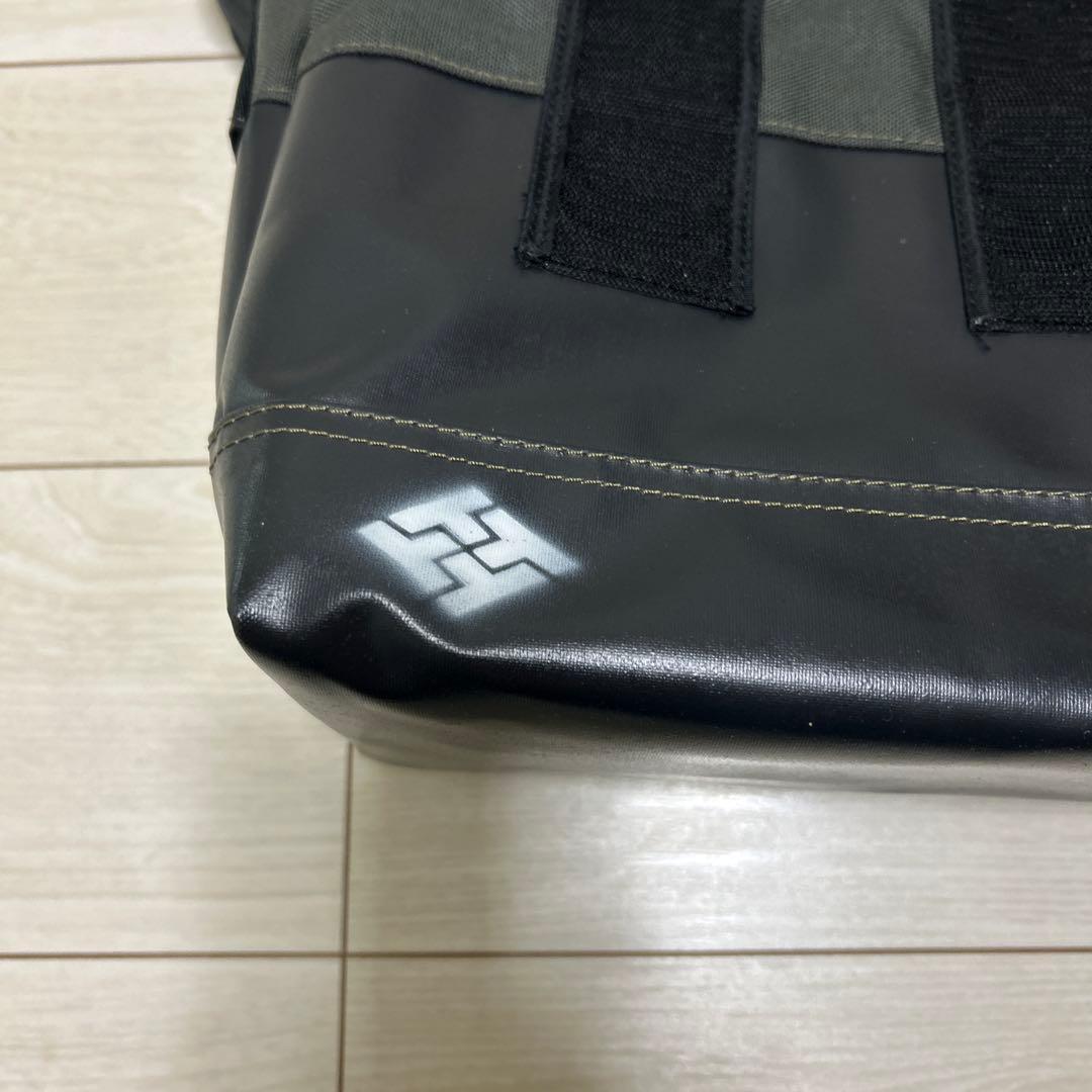 RESISTANT メッセンジャーバッグ/ ルポライダー