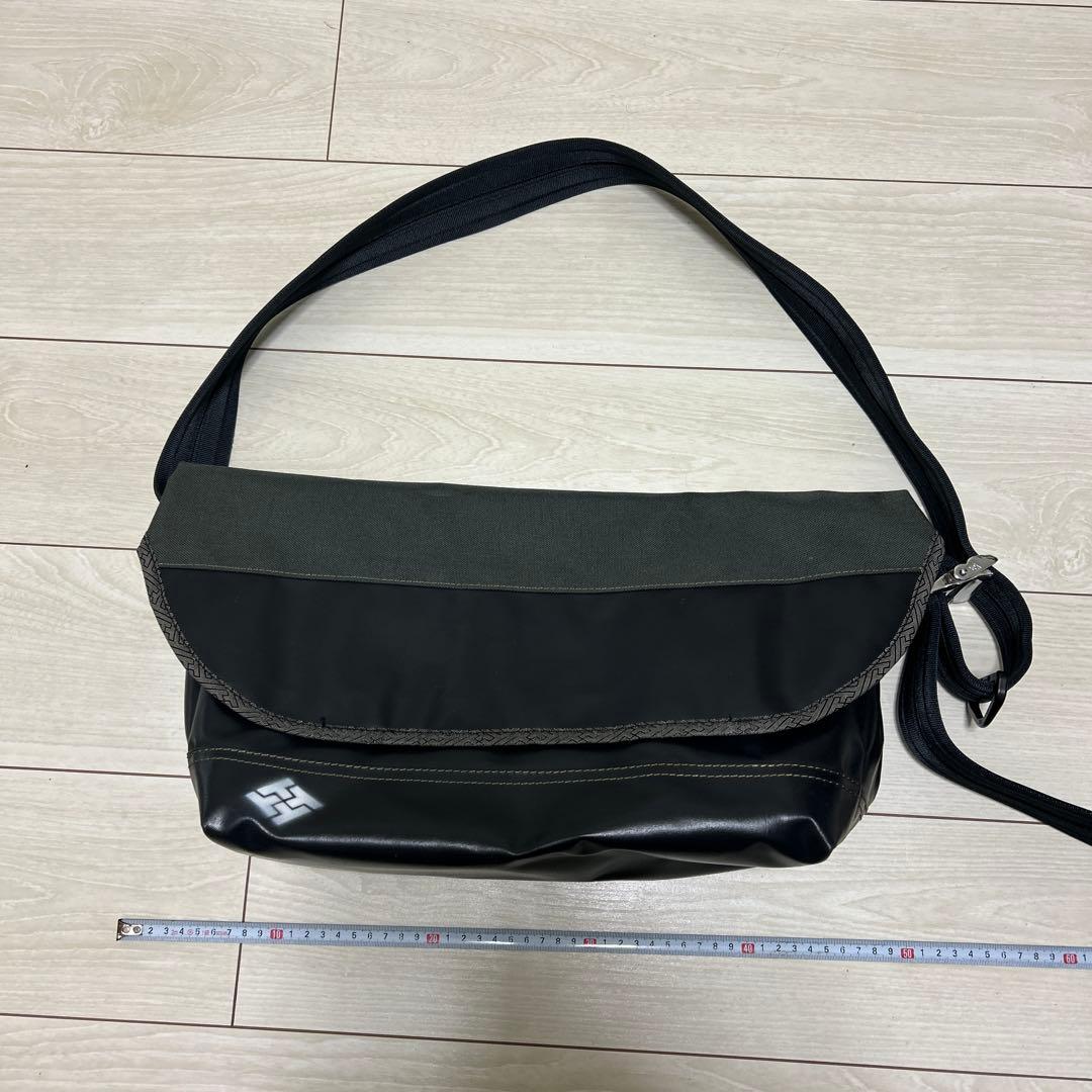 RESISTANT メッセンジャーバッグ/ ルポライダー